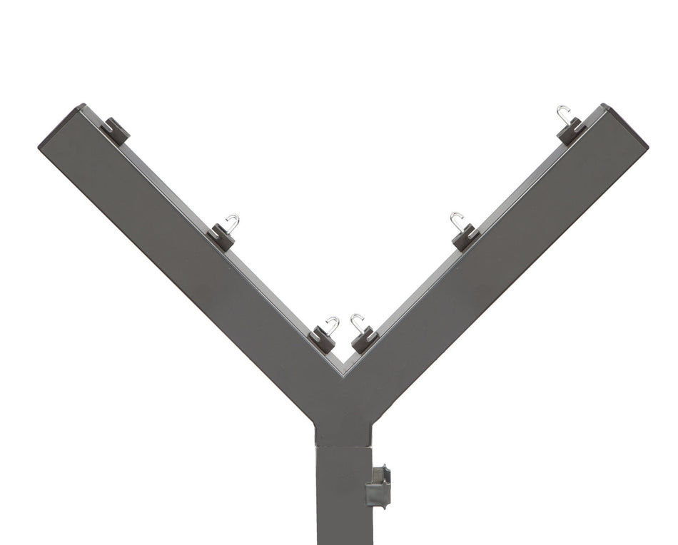 Ermöglicht einen Stacheldraht auf dem Zaun von beiden Seiten zu errichten